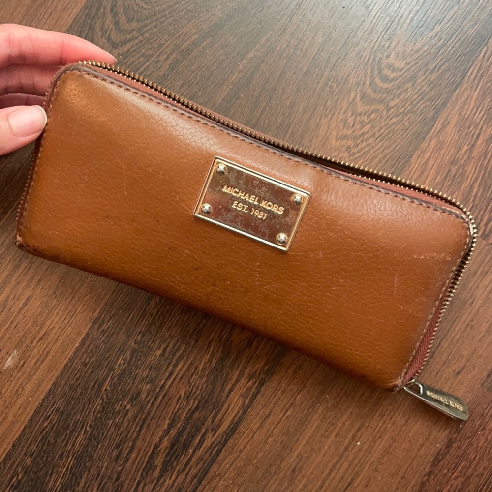 Michael Kors Zip Around Wallet